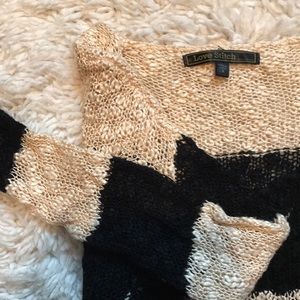 🍁Black and ivory LoveStitch high-low sweater🖤